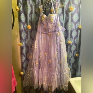 Never worn pretty dress can be for prom wedding graduation whatever suits